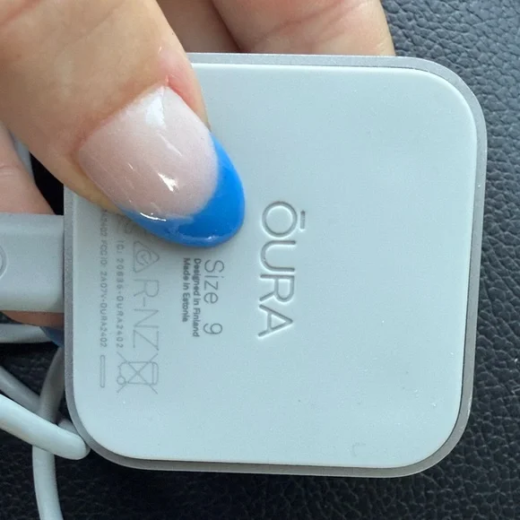 Oura Ring and Charger - Picture 3 of 4